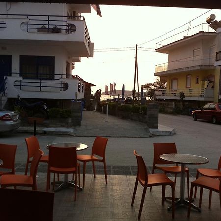 The Blue Beach Apartments Nea Peramos  Exterior photo